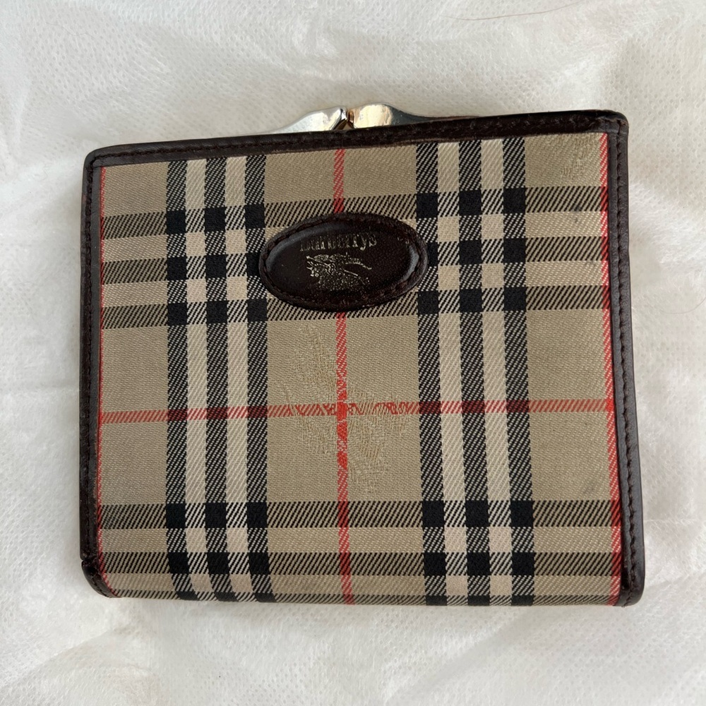 Burberrys VINTAGE Classic Check Wallet with Leather Logo Plaque and Kisslock